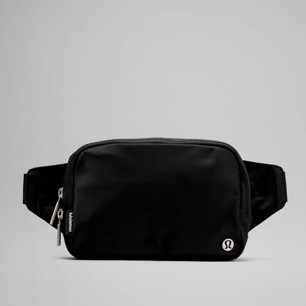 Lululemon Everywhere belt bag Large